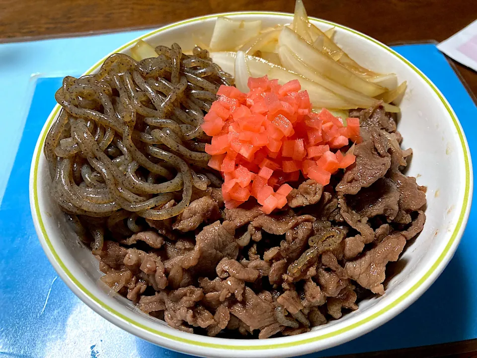 すき焼き丼|はっちぃさん