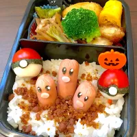 Snapdishの料理写真:ダグトリオ🍙キャラ弁|ゆきさん