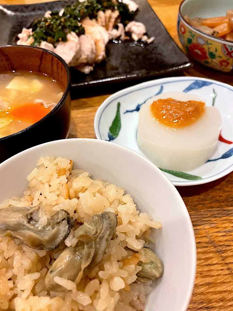 Snapdishの料理写真:牡蠣の炊き込みご飯で夕ご飯|だまさん