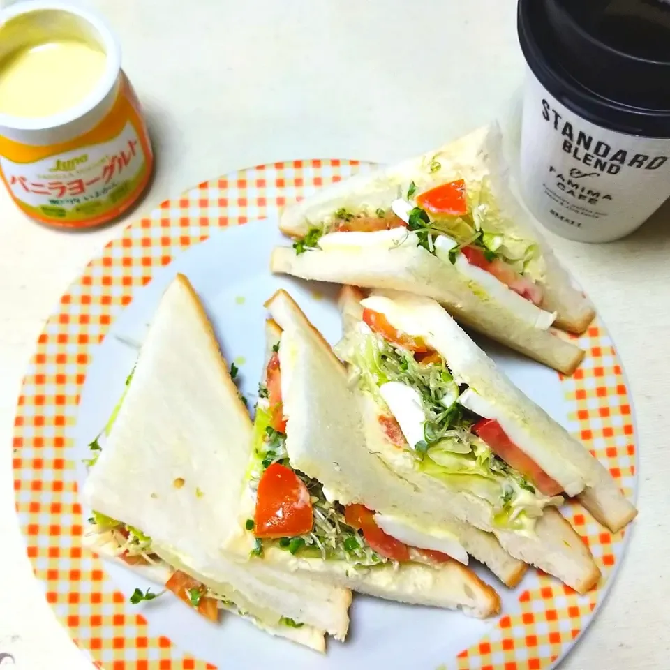 モッツァレラチーズとトマトのカプレーゼ風サンドイッチ🥪|うたかた。さん