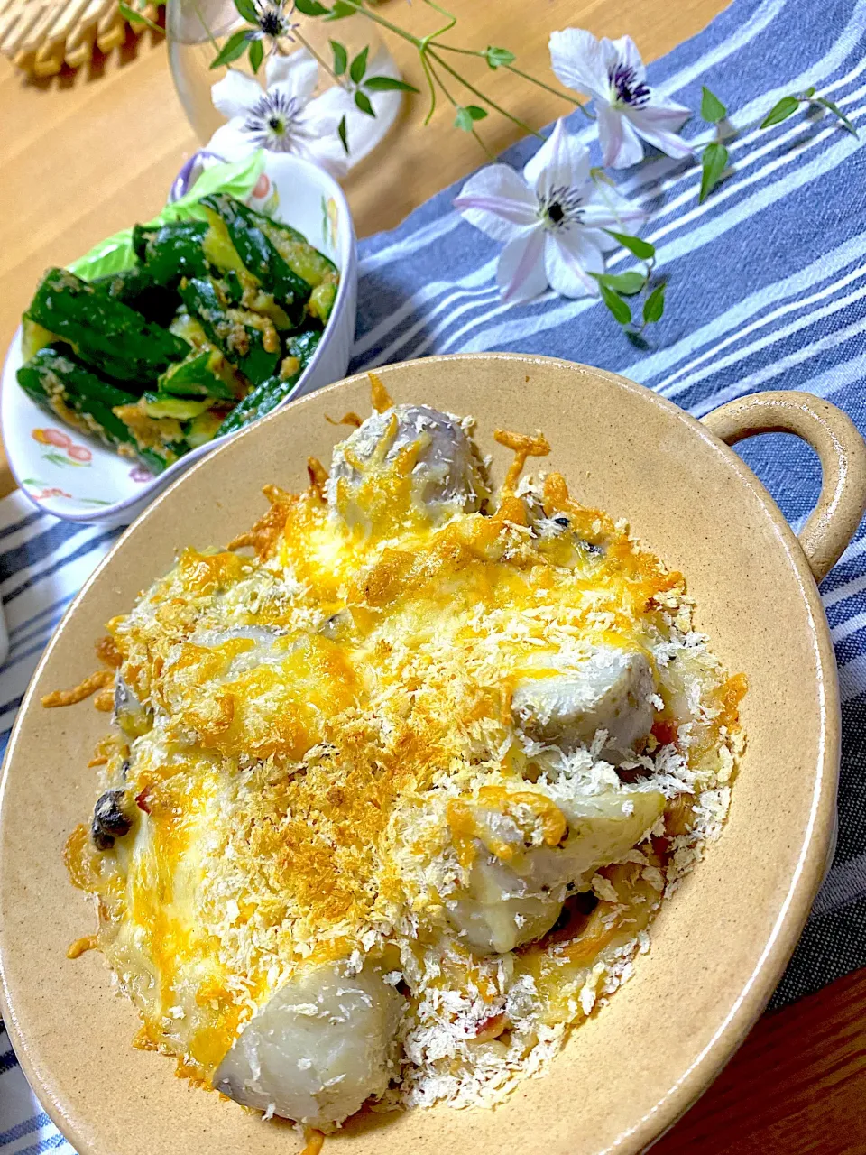 祖父の里芋でグラタン👨🏻‍🌾、たたき梅きゅうり🥒|1614さん