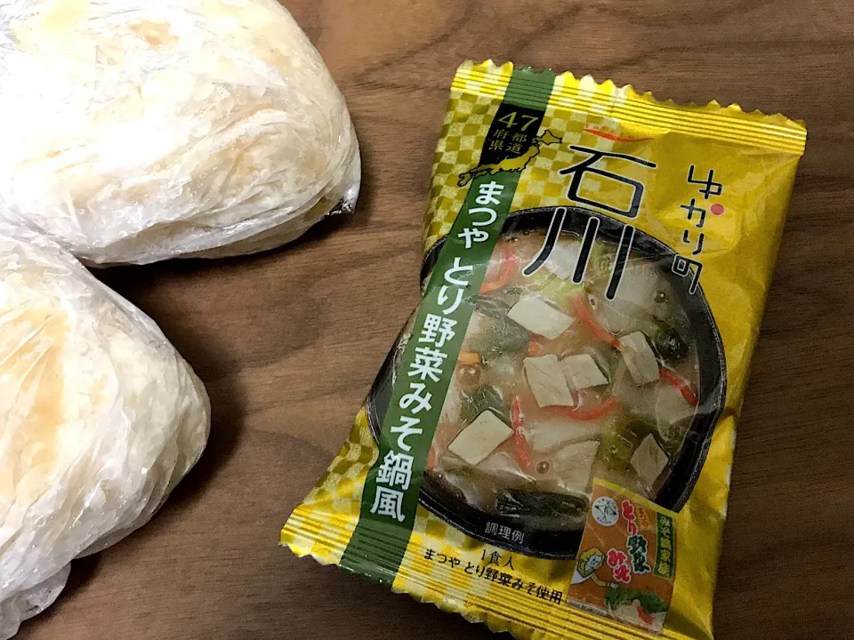 Snapdishの料理写真:石川県　まつや　とり野菜みそ鍋風&瀬戸内鶏炊き込みご飯おにぎり|Tak@さん