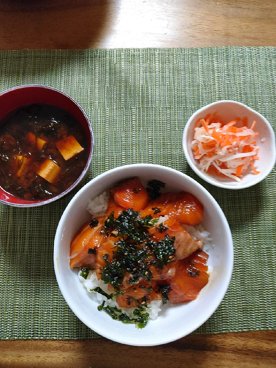 サーモン丼
味噌汁
大根なます|ちょびんさん