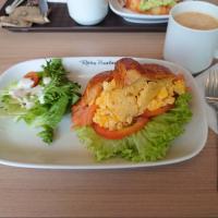 スモークサーモンクロワッサンサンド