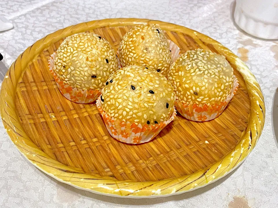 Deep fried sesame dumplings|skyblueさん