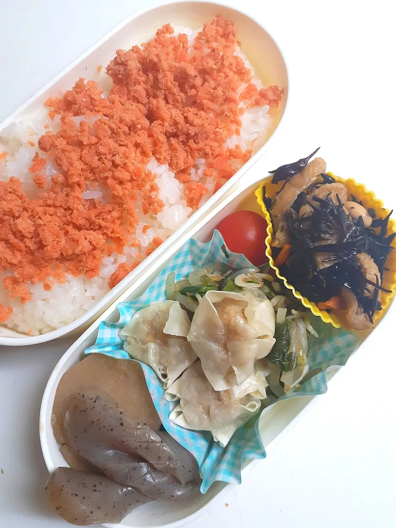 ☆中学生弁当☆鮭ごはん、ひじき煮物、ミニトマト、小エビ中華炒め、焼売、里芋煮っころがし|ｼｮｺﾗさん