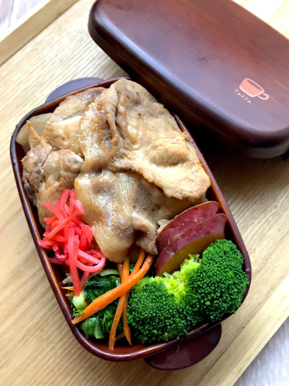 Snapdishの料理写真:豚の生姜焼き丼弁当|二キィさん