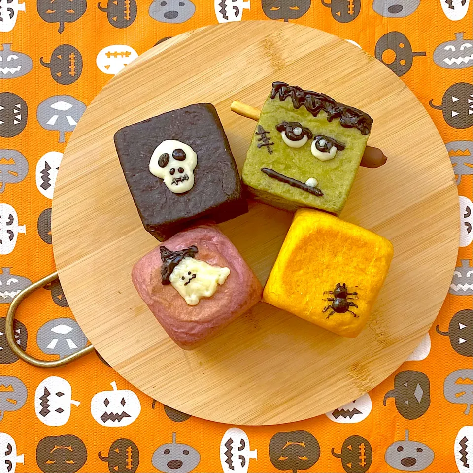 Snapdishの料理写真:ハロウィン🎃ミニ角食パン|エコル　ピコさん