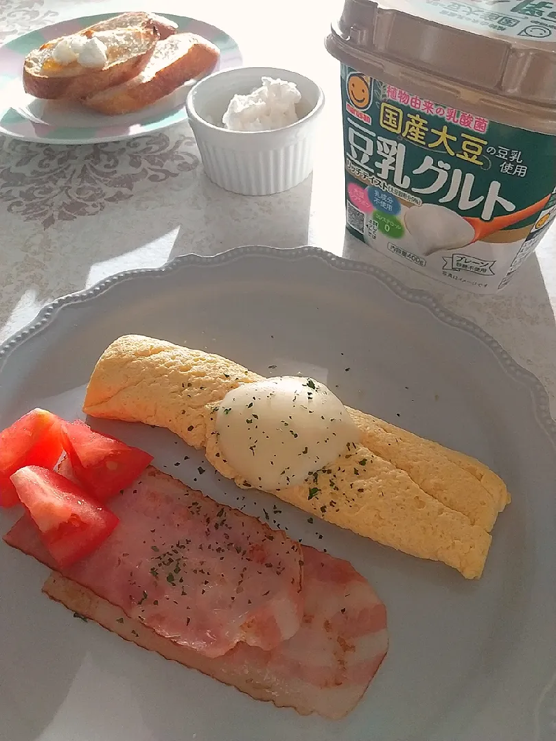 Snapdishの料理写真:☆今日の朝ごはん☆　豆乳グルト和風オムレツ|hamamaさん