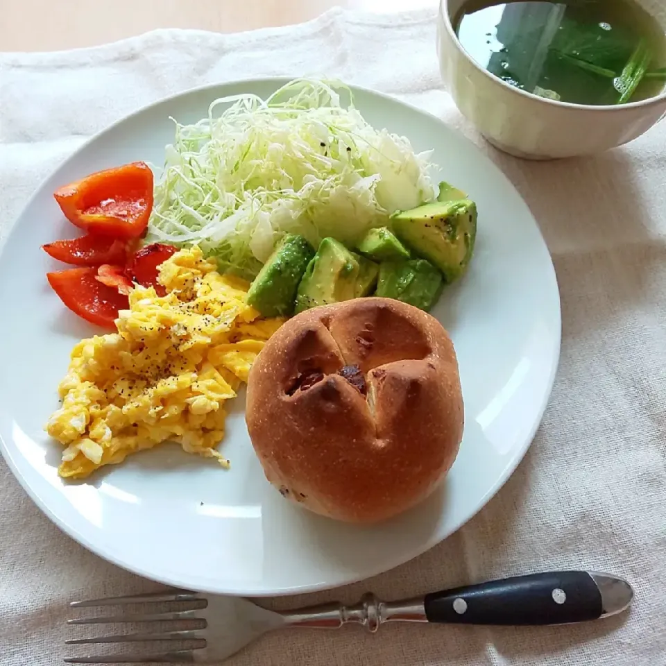 デーツチーズパンで朝ごはん|えるえるさん