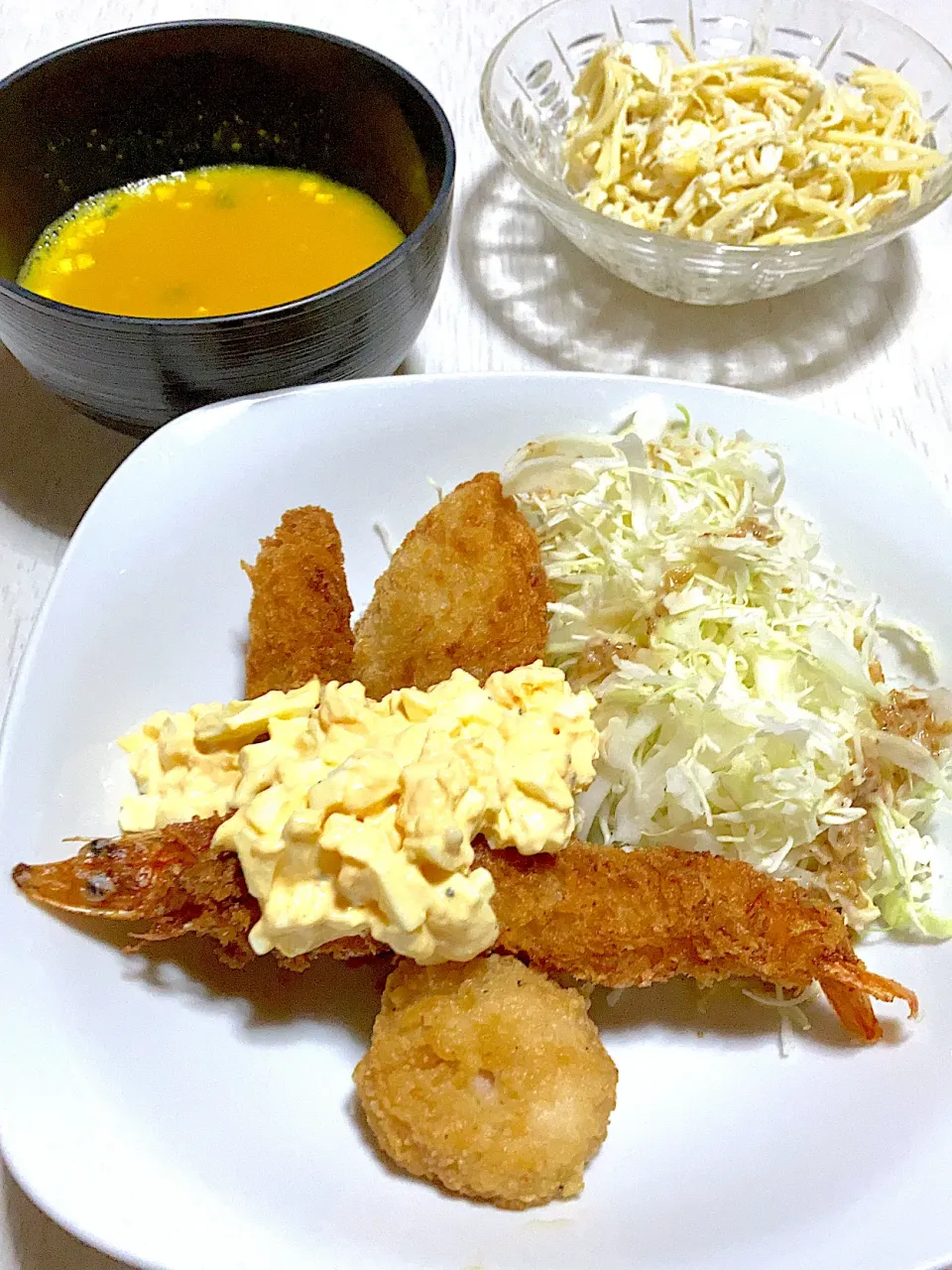 エビフライ、白身魚のフライ、タルタルソース、ミニ唐揚げ、パスタサラダ、カボチャのスープ|Ayaさん