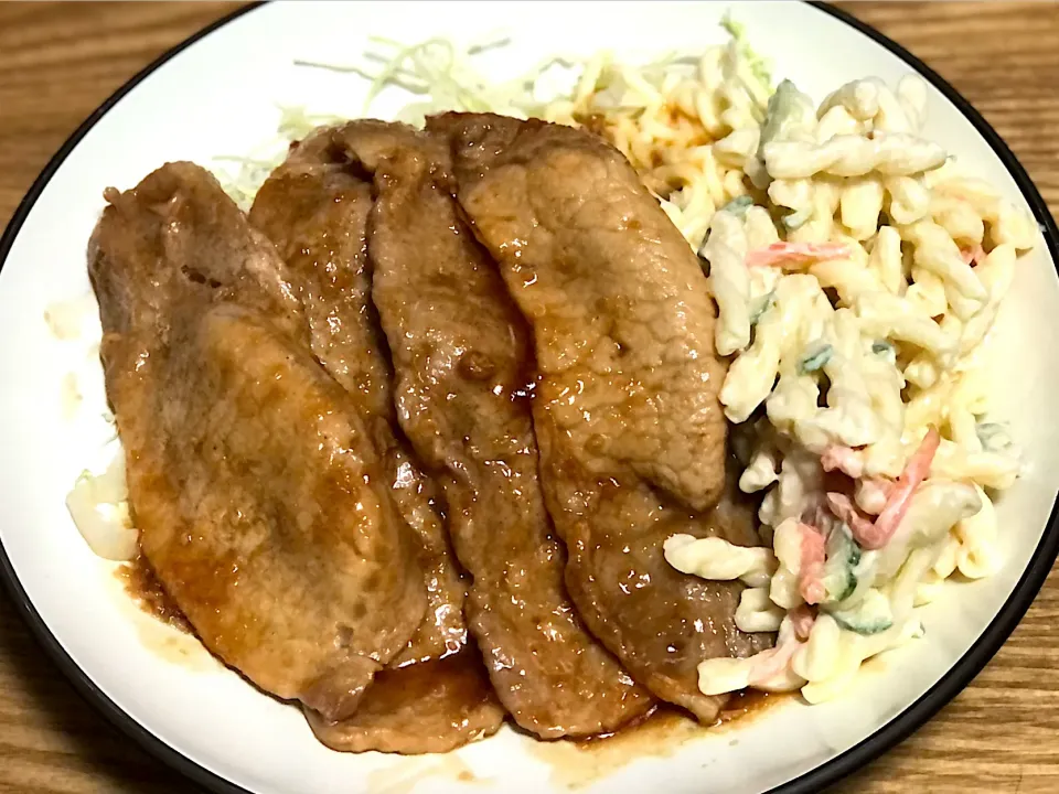 ☆豚の生姜焼き ☆マカロニサラダ ☆千切りキャベツ|まぁたんさん