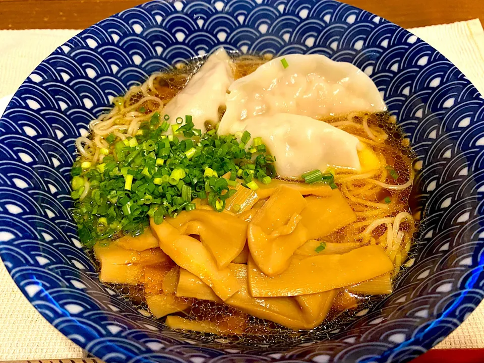 🥟餃子入り醤油ラーメン🍜|Hiropanさん