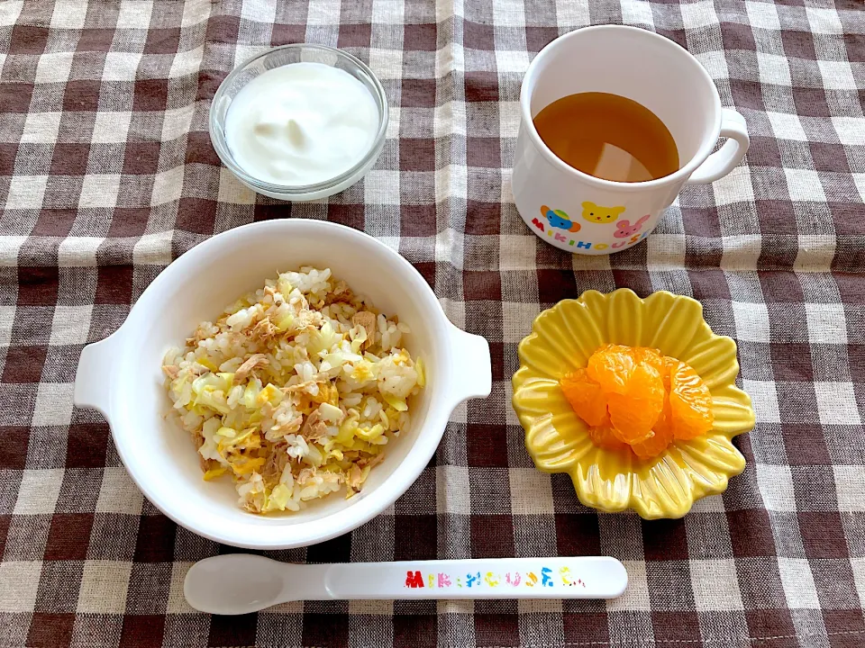 【離乳食】ツナチャーハン、みかん、ヨーグルト、麦茶|sayaさん