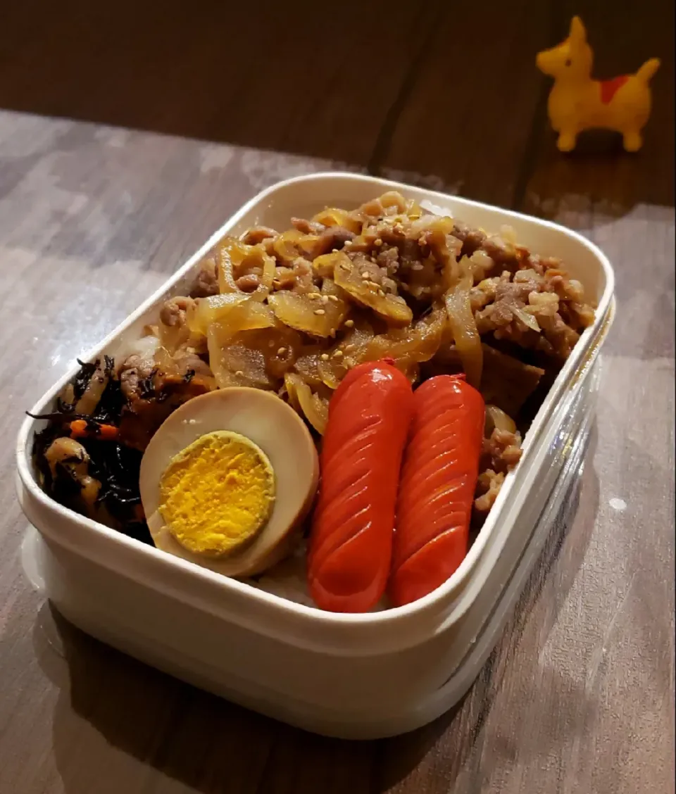 肉の日
働く男の牛丼弁当🍱|kimikimi❤kitchenさん