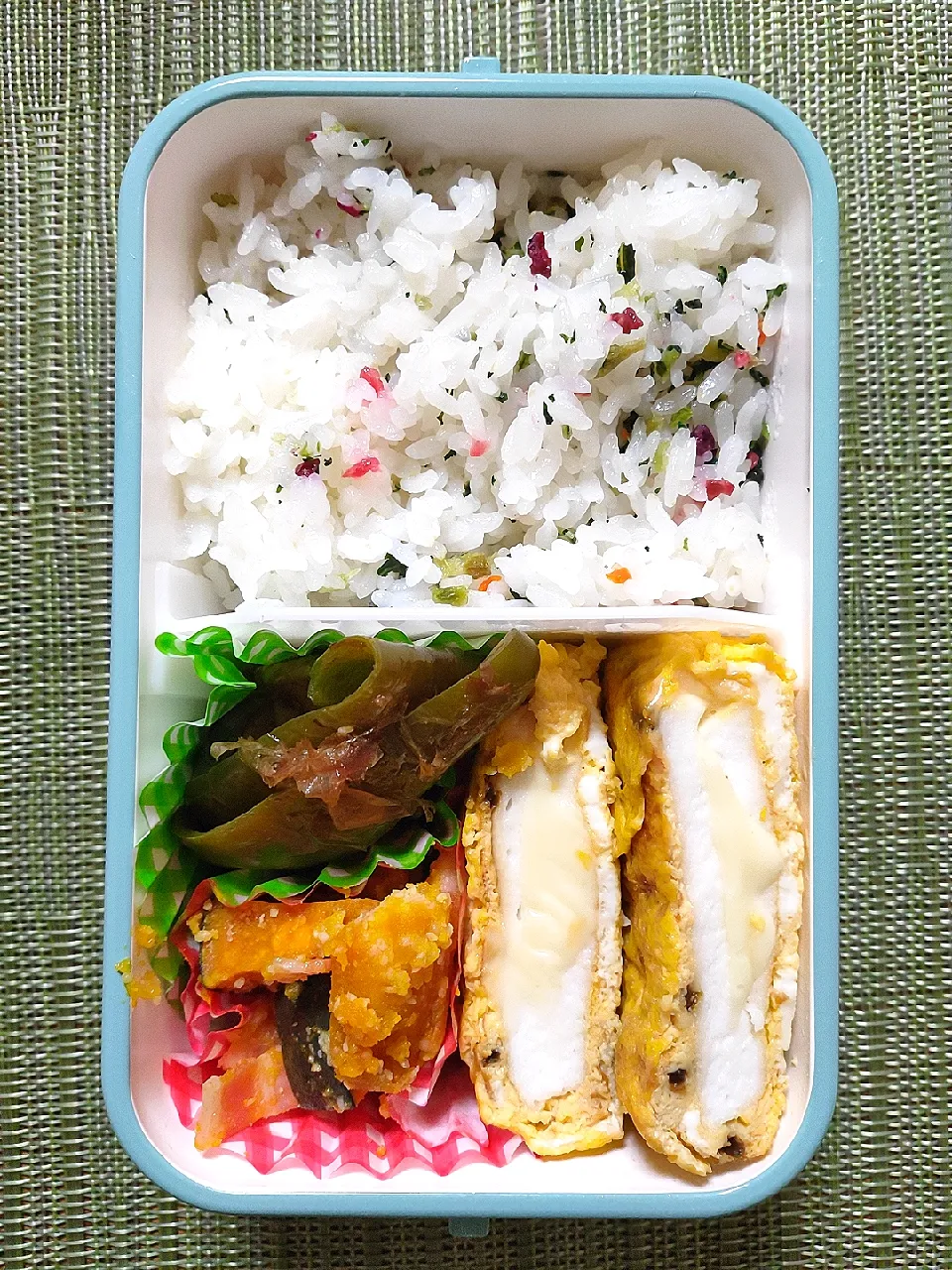 Snapdishの料理写真:お弁当
・はんぺんチーズ卵焼き
・なす揚げ浸し
・かぼちゃサラダ|ちょびんさん