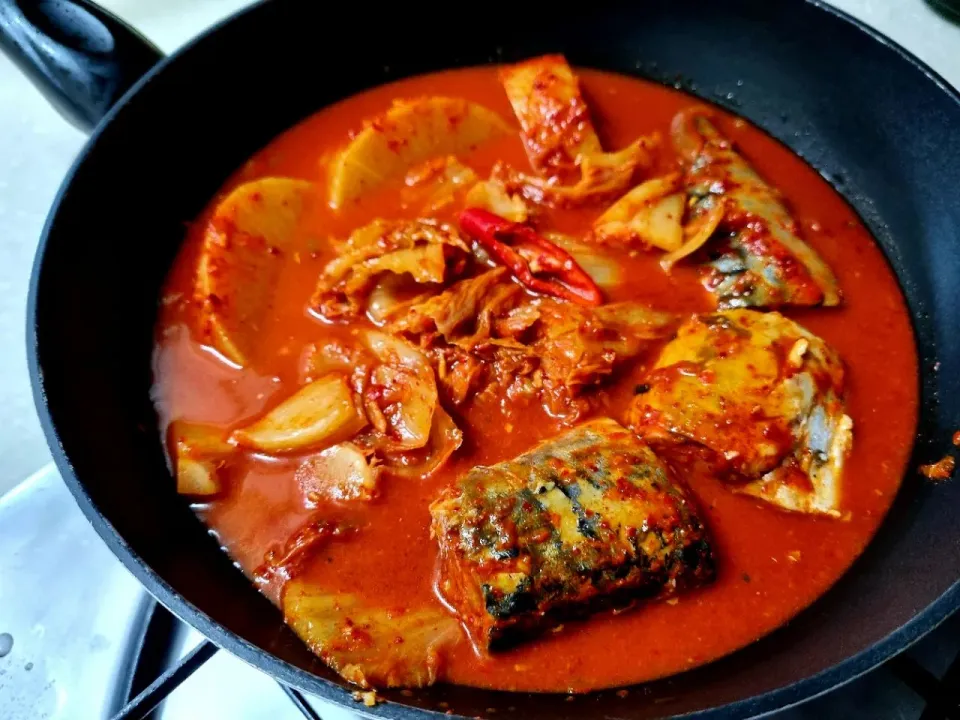 hot and spicy mackerel stew with radish and kimchi|steven z.y.さん