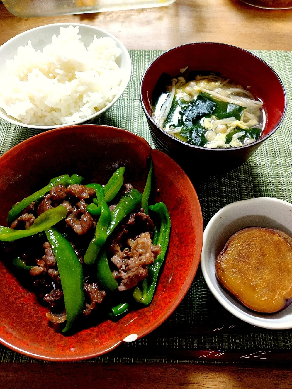 牛肉とピーマンの炒めもの
さつまいもの甘煮
わかめとえのきのスープ
昨日の残り物|ちょびんさん