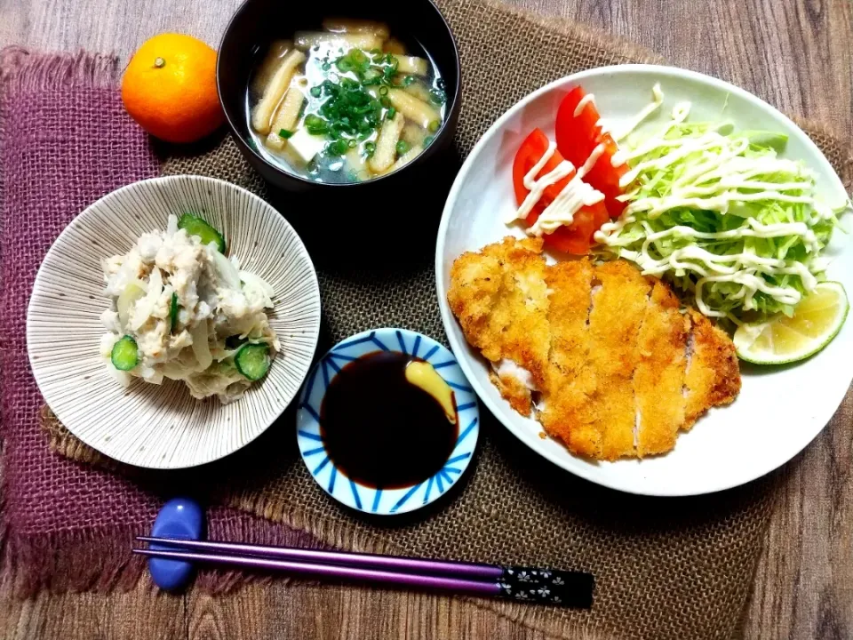 里芋のツナ味噌マヨサラダととんかつとお味噌汁とみかん|真希さん