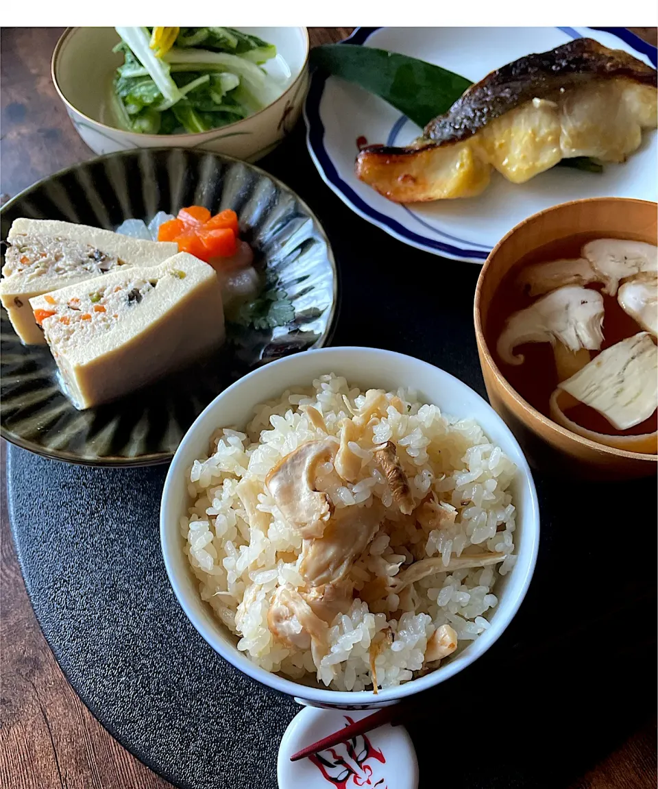 松茸ごはんの日🍚〜カナダ産だけど|とんちんさん