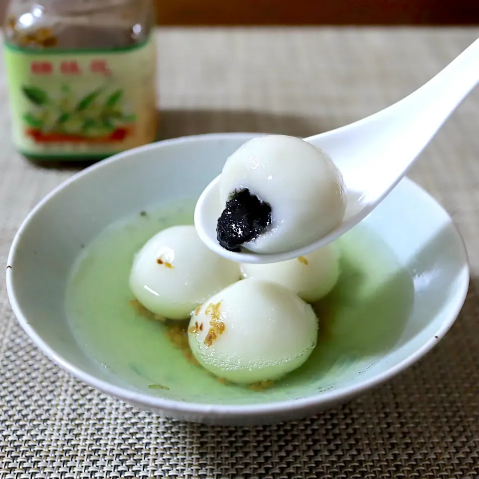 Snapdishの料理写真:芝麻湯圓（黒胡麻もちもちだんごスープ）🇹🇼|かおるさん