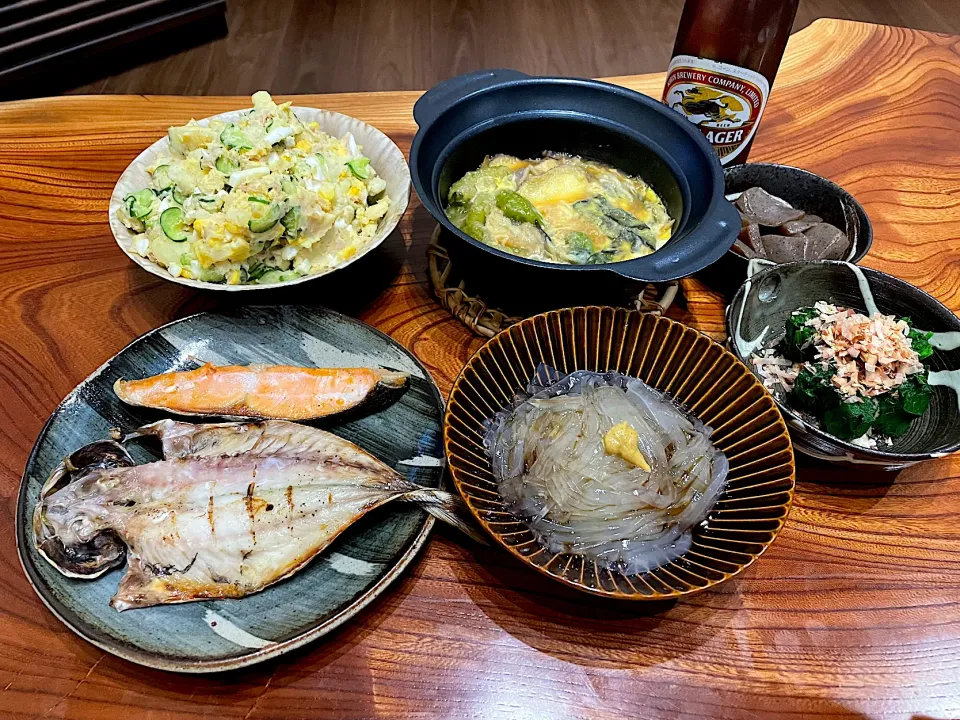 Snapdishの料理写真:2021.10.29 鯵&鮭の干物焼き🍻🍻🍻|ゆみずさん