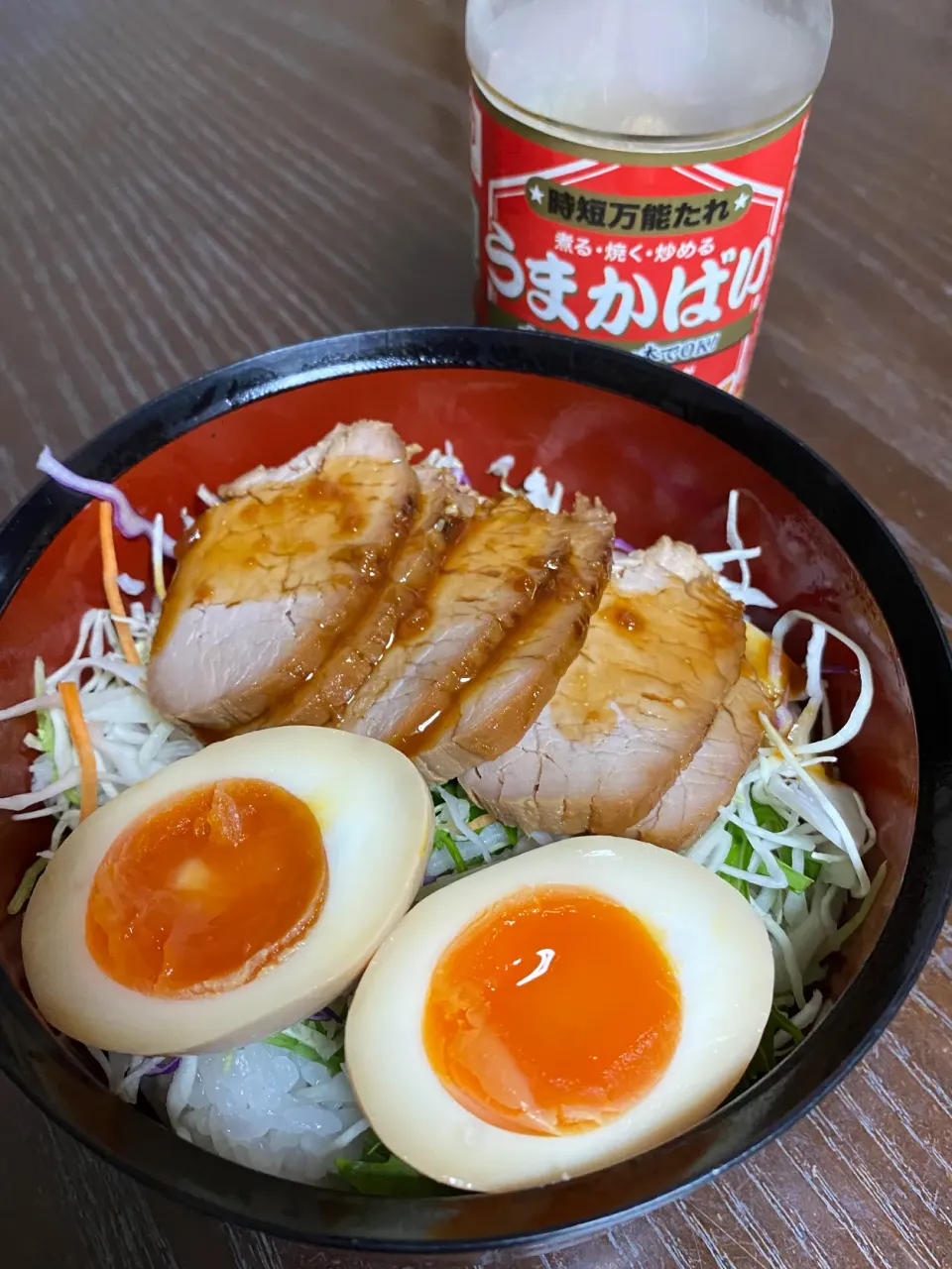 Snapdishの料理写真:うまかばいde焼豚丼〜味玉つき|TOMOさん