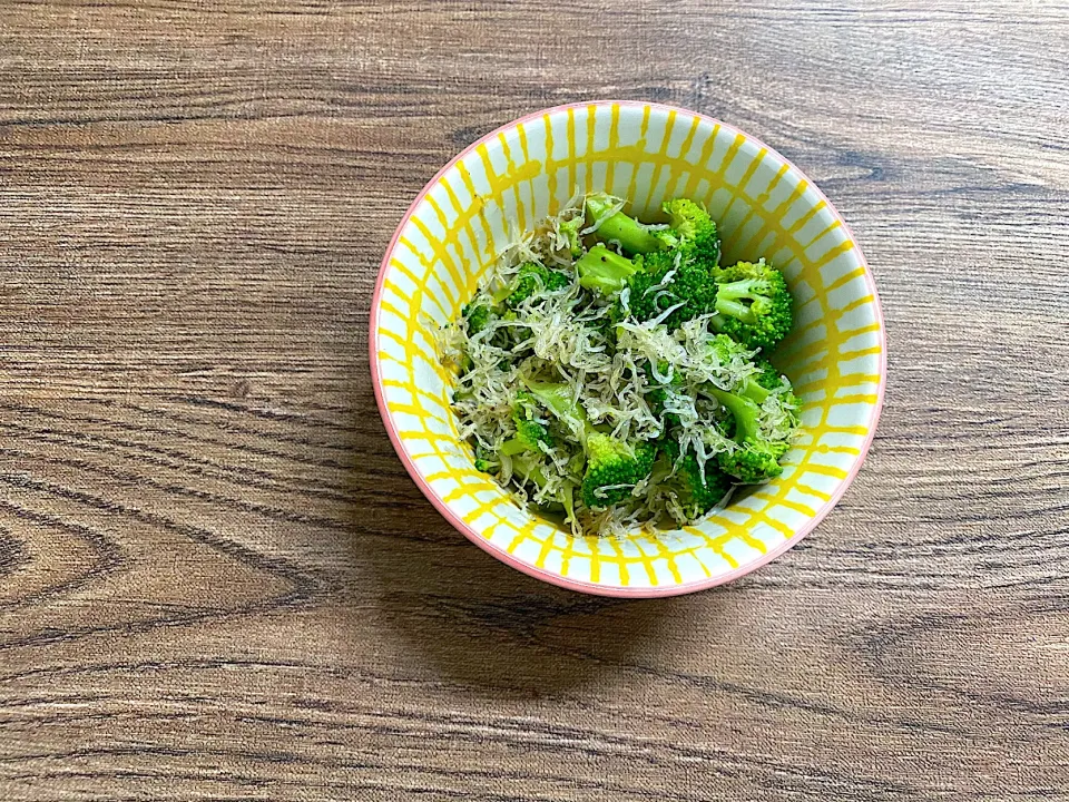 しらすとブロッコリーのごま油でペペロンチーノ🥦おべんのおかずに一品|acoさん