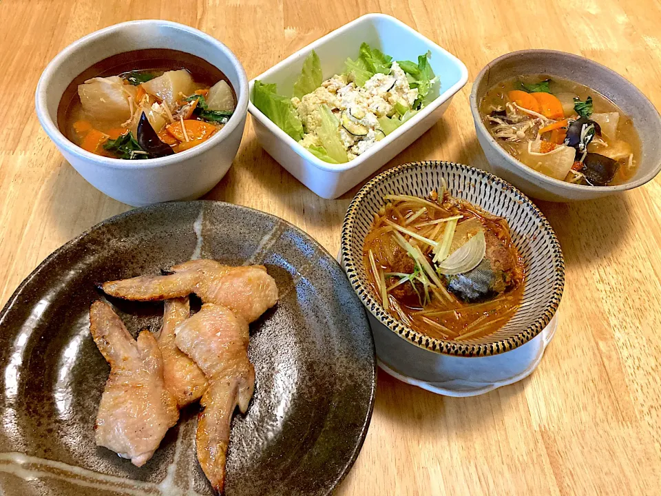 タイピーエン、手羽元開きの塩焼き、おからのポテラサ風、サバ味噌煮🤤|さくたえさん