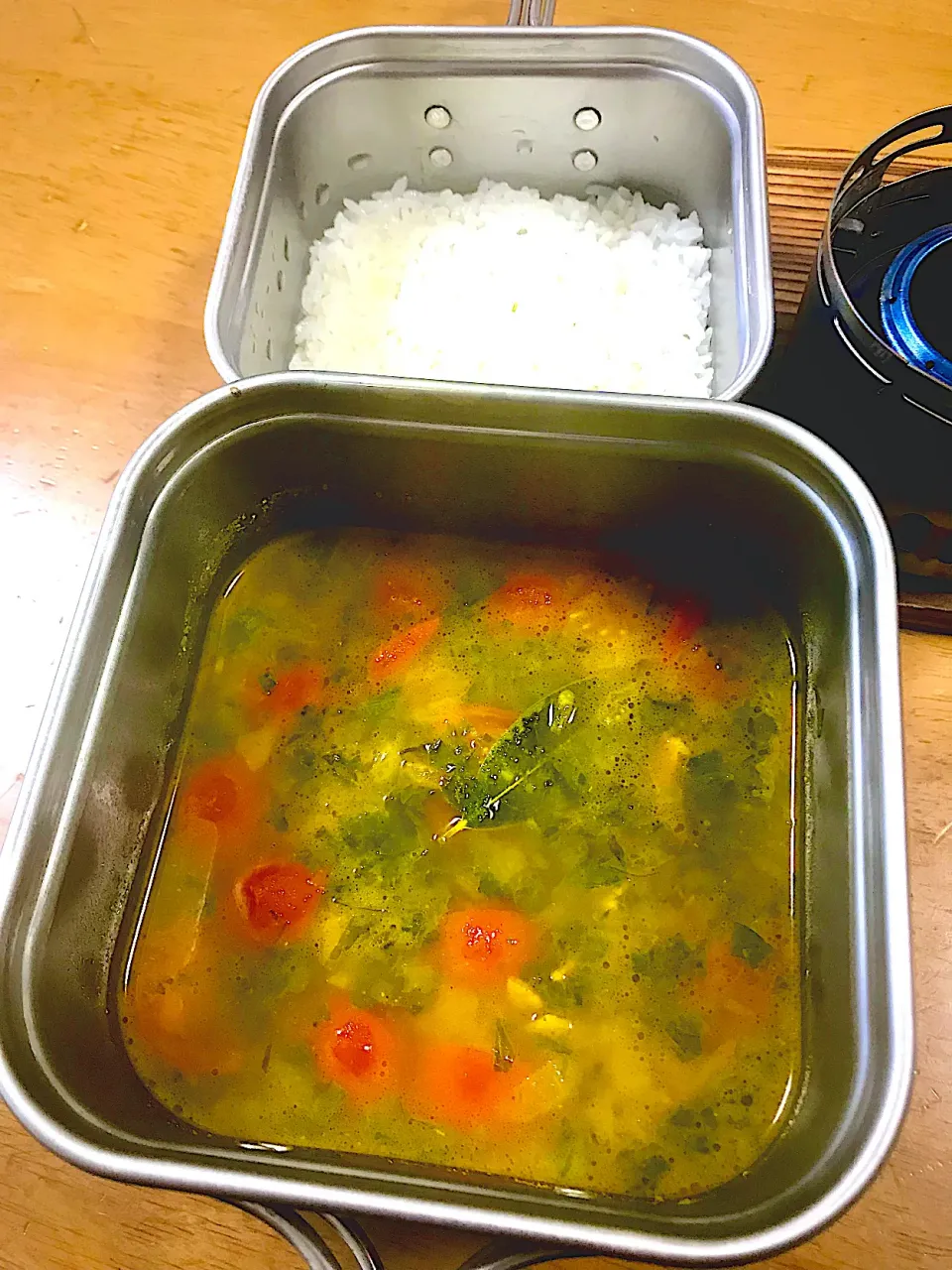 セロリとトマトのスープカレーめし|deekay71さん