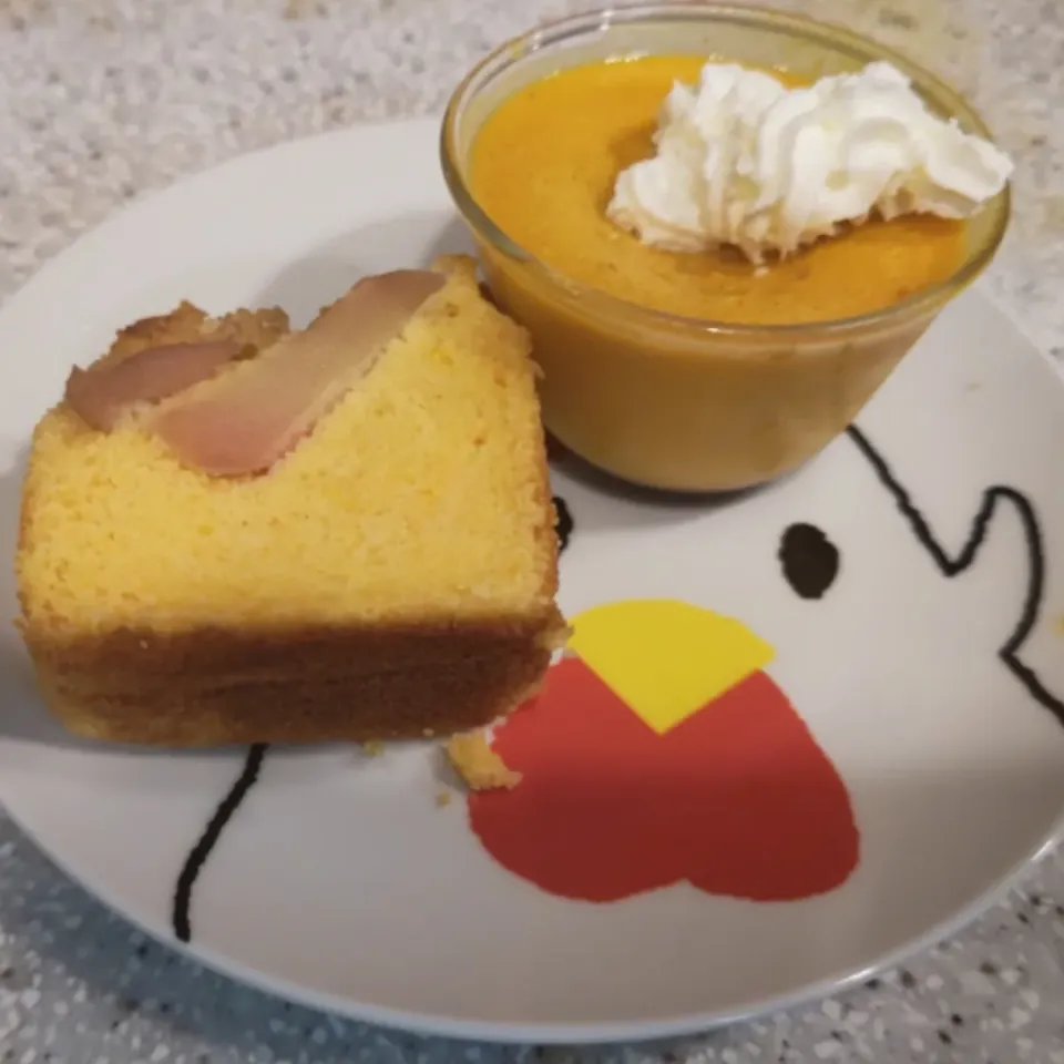 Snapdishの料理写真:カボチャプリンとリンゴのパウンドケーキ|アクちゃんさん