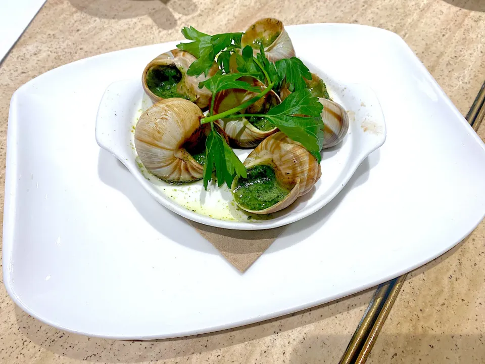 Snapdishの料理写真:Escargot with garlic herbs butter|skyblueさん