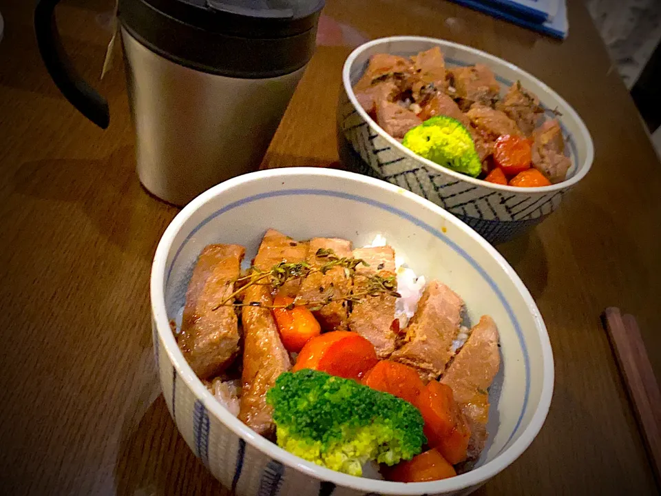 ステーキ丼　人参グラッセ　蒸しブロッコリー　煎茶|ch＊K*∀o(^^*)♪さん