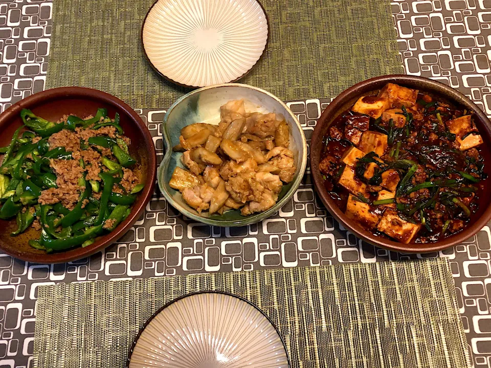 Snapdishの料理写真:ニラ麻婆豆腐、鳥ごぼういたま、ピーマン挽肉炒め|amiさん