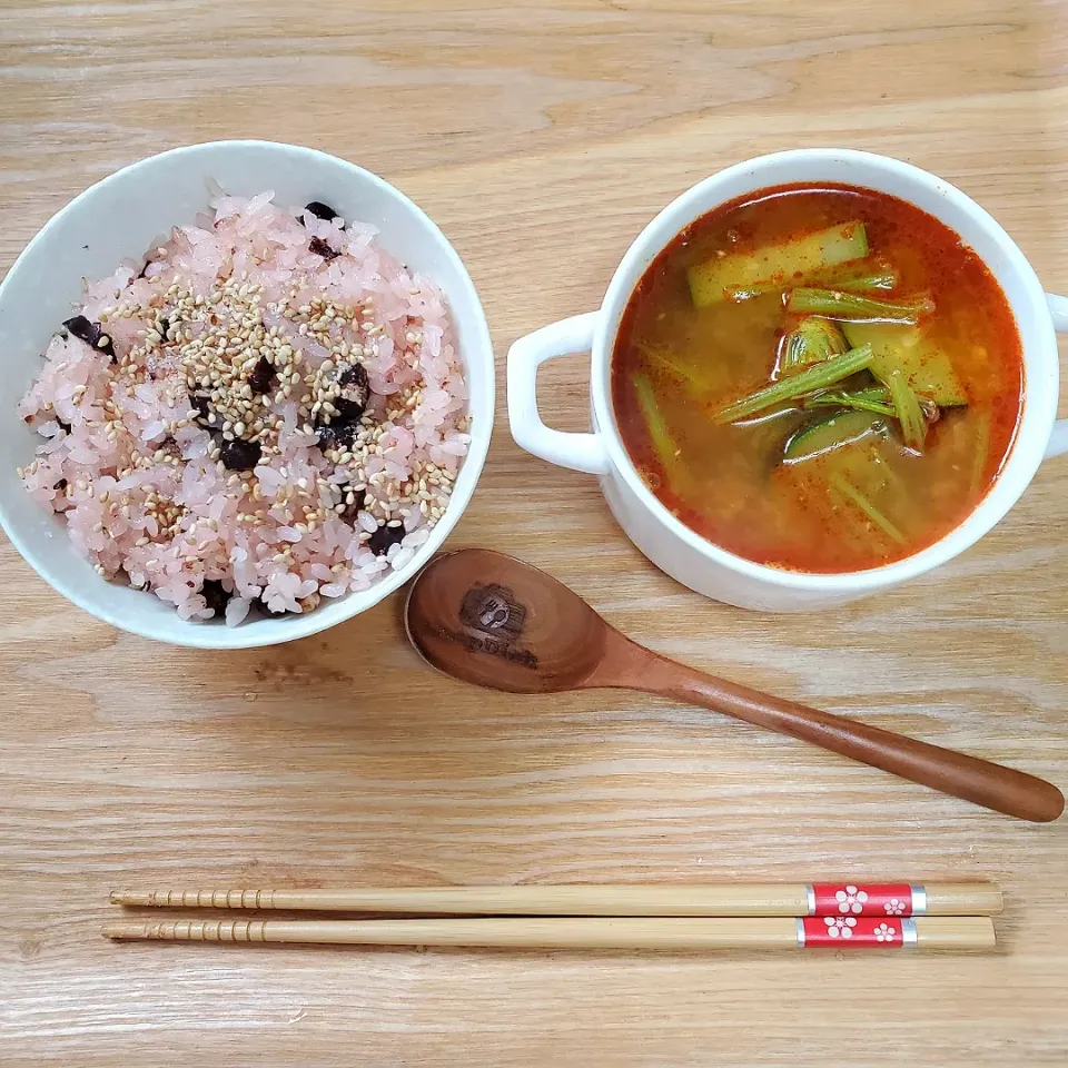 祖母のおこわとトムヤム味噌汁|Maho Sanoさん