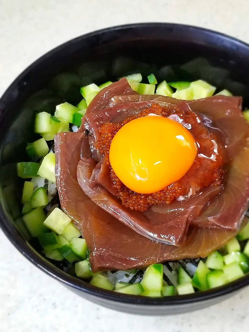 ワラサの漬け丼|ぱんだのままんさん