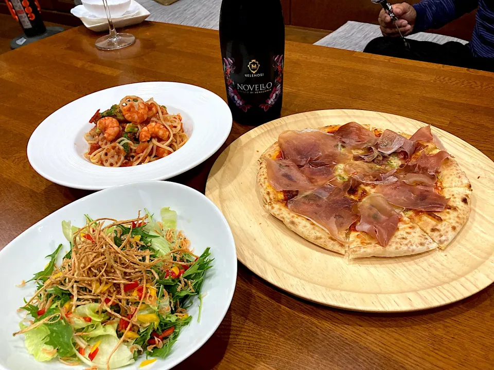 Snapdishの料理写真:1日遅れの　イタリアワインの新酒解禁🍷|sakuramochiさん