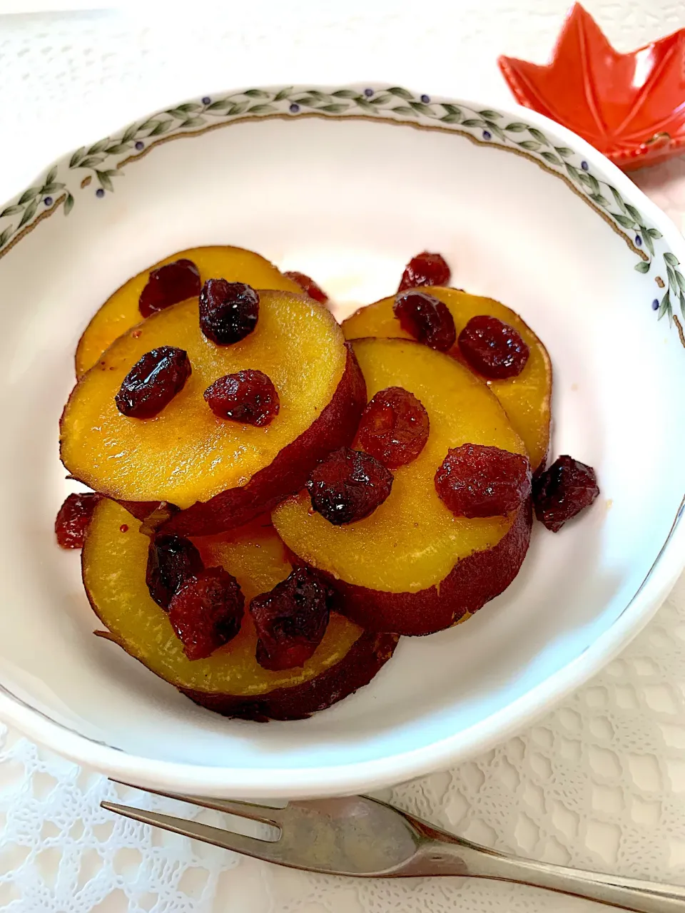 Snapdishの料理写真:さつま芋のレモン煮クランベリーも一緒に🫐🍠🍋|Naomiさん