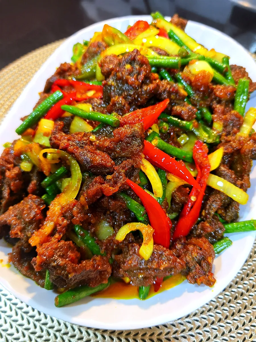 Sambal daging goreng cili api campur kacang panjang|azirasamsuddin771008055774さん