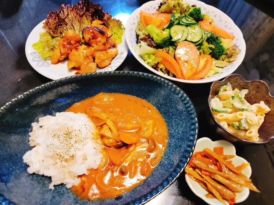 Snapdishの料理写真:❁﻿石窯シェフのハヤシライス🍛
❁﻿鶏の照りマヨ焼き
❁﻿サラダ🥗
❁﻿マカロニサラダ
❁﻿金平ごぼう|みやちゃんさん