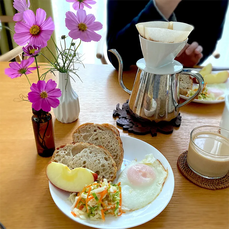 コールスローで朝ごはん|むぎこさん