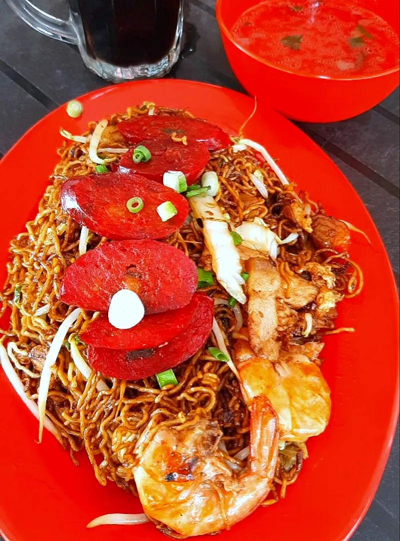 Snapdishの料理写真:Mee kolok goreng special @ Bujang Lelang Cafe|ģřãçîöůşさん