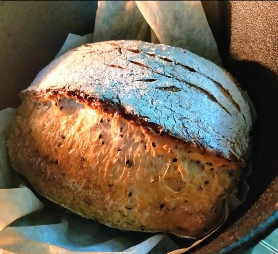 Black and white sesame sourdough|Jocelyn SETさん