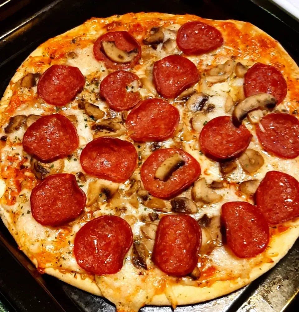 Pepperoni + mushroom pizza|ģřãçîöůşさん