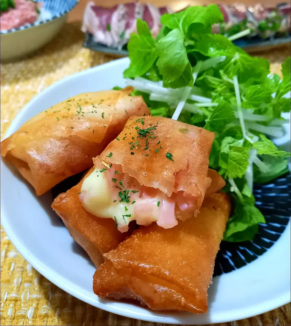 トロ～リ😊とろけるチーズと自家製ハムで
春巻き|ナオミさん