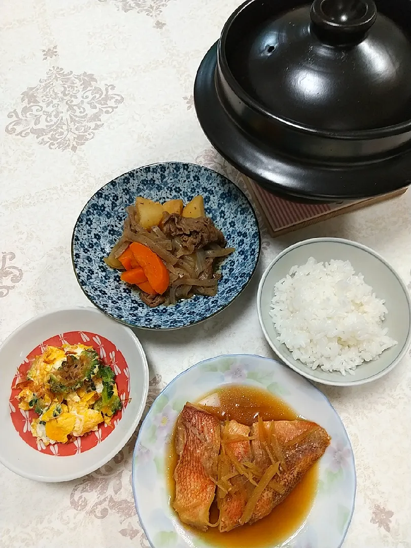 ☆今日の晩ごはん☆　肉じゃが、煮魚、ゴーヤ卵炒め|hamamaさん