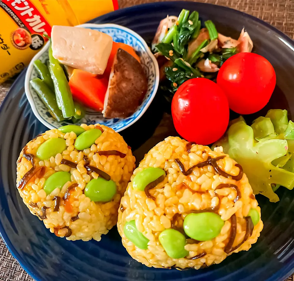 枝豆塩こんカレーおにぎり🍙プレート|にゃんぺこさん