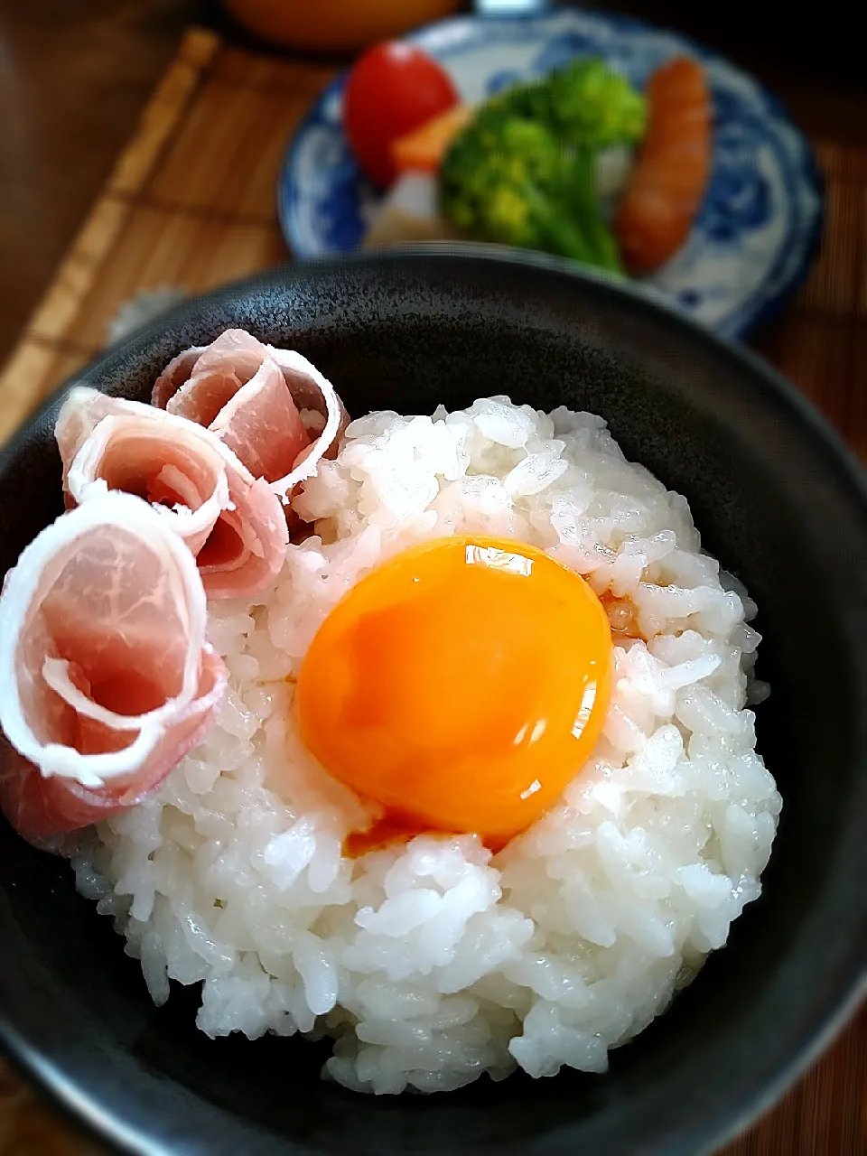 イチロッタさんの料理 洋風 卵かけご飯 イチロッタ風✨✨✨生ハム〜❣️😆✨👍💛|まめころさん