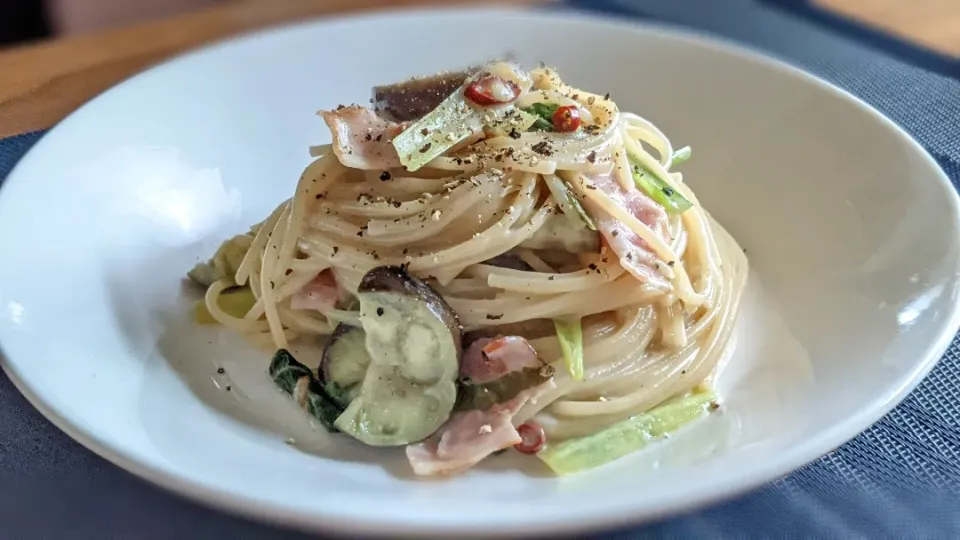 Snapdishの料理写真:茄子とﾍﾞｰｺﾝのｸﾘｰﾑﾊﾟｽﾀ〜🍝
の昼ごはん✨|kaz(*･ω･)さん