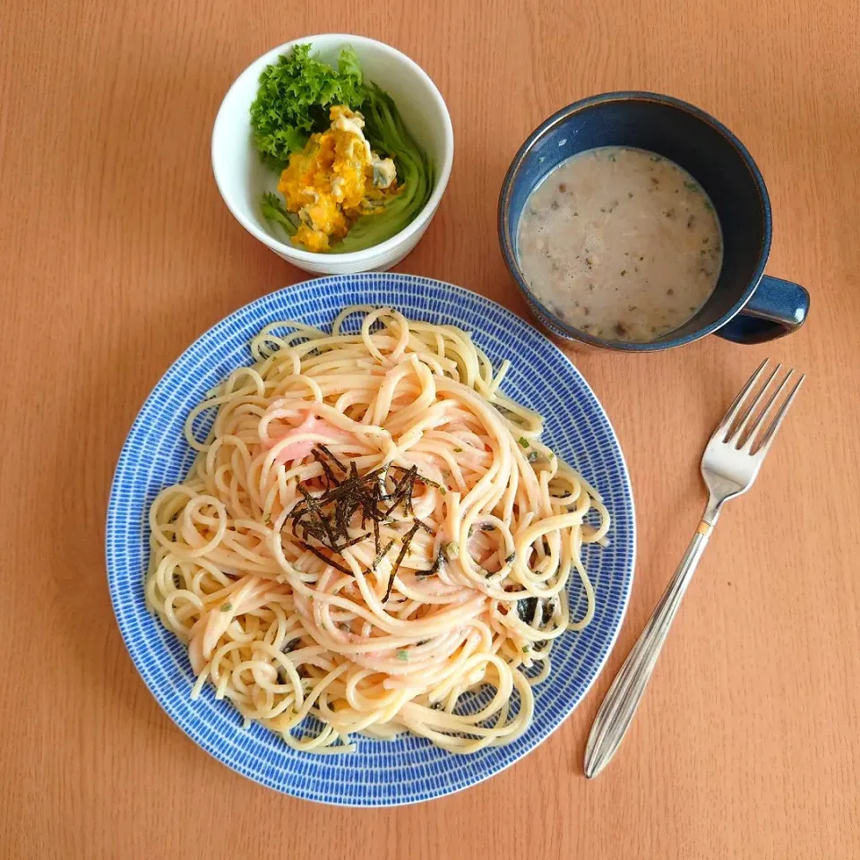 【昼ごはん】
たらこパスタ
かぼちゃサラダ
きのこのポタージュ|Rie*さん